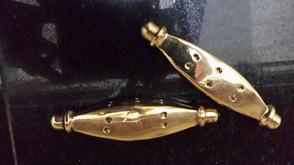 As played in the Mahabharata, 4-sided dice with numbers 1,3,4 and 6