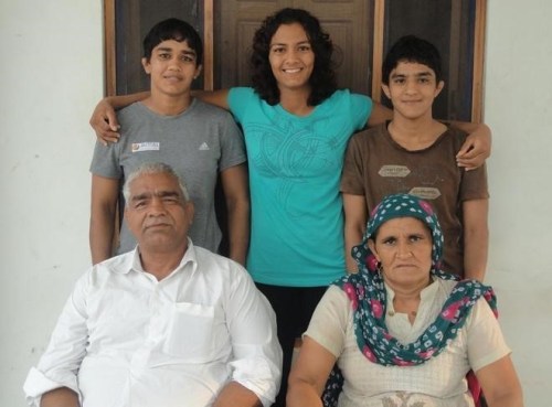 3 of the 6 girls with their parents. Image courtesy thebetterindia